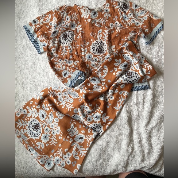 LOFT Dresses & Skirts - Loft skirt and blouse set